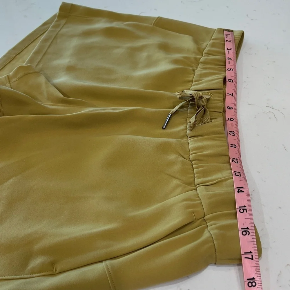 Lululemon On The Fly Woven 2.5” Shorts Vintage Gold Size 12
